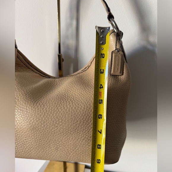 COACH tan pebbled leather hobo-style shoulder bag - Picture 2 of 9